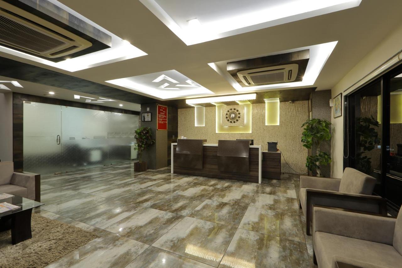Hotel Unity Ahmedabad Bagian luar foto