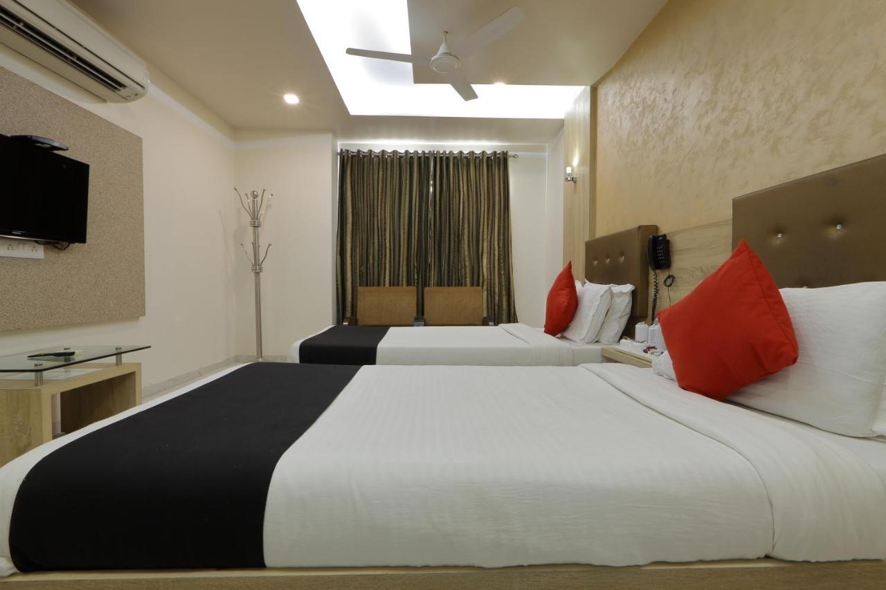 Hotel Unity Ahmedabad Bagian luar foto