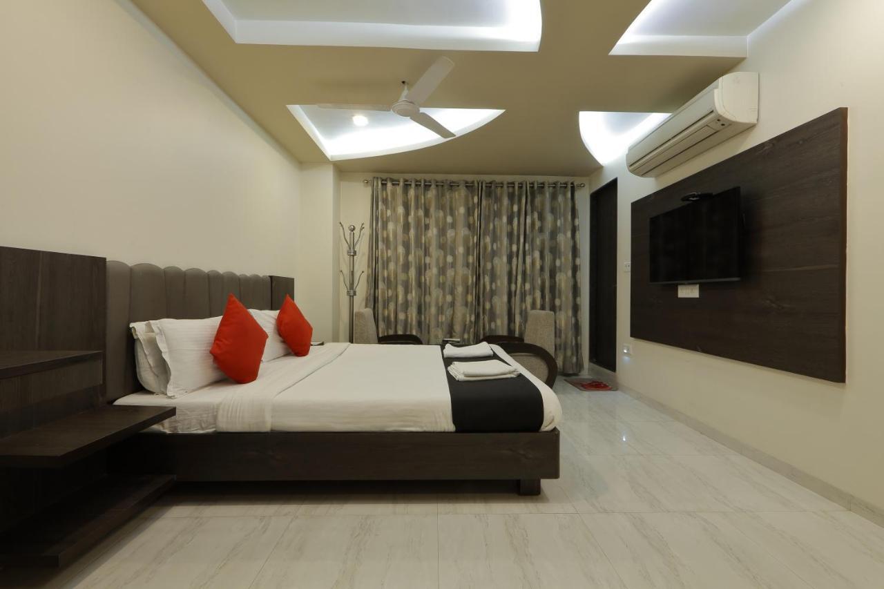 Hotel Unity Ahmedabad Bagian luar foto