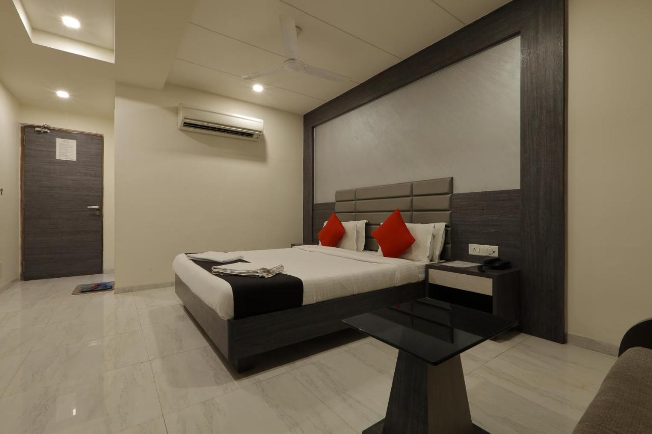 Hotel Unity Ahmedabad Bagian luar foto