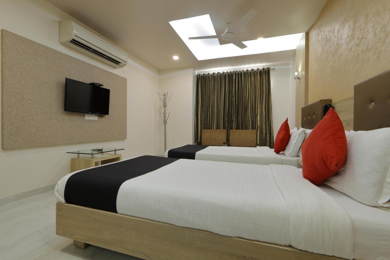 Hotel Unity Ahmedabad Bagian luar foto