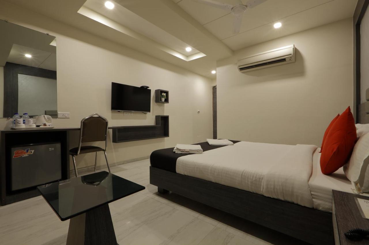 Hotel Unity Ahmedabad Bagian luar foto