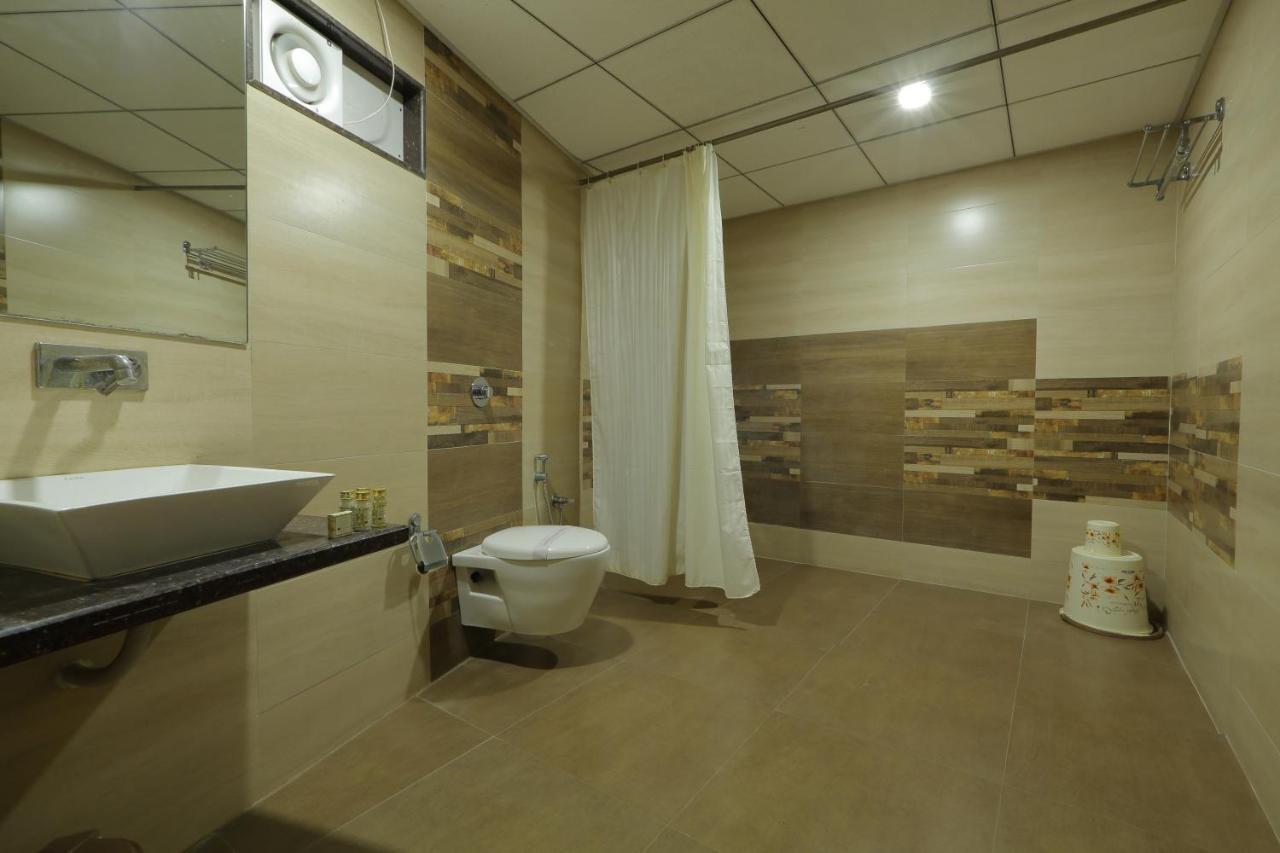 Hotel Unity Ahmedabad Bagian luar foto