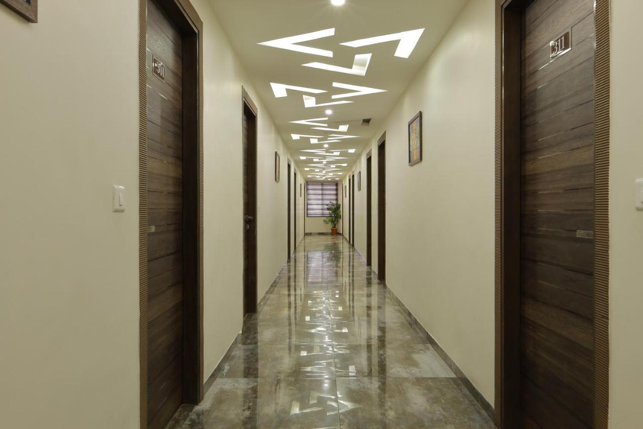 Hotel Unity Ahmedabad Bagian luar foto