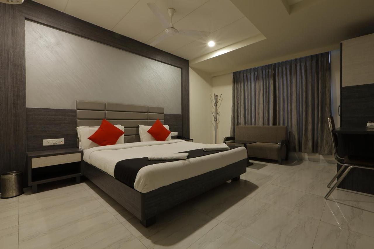 Hotel Unity Ahmedabad Bagian luar foto