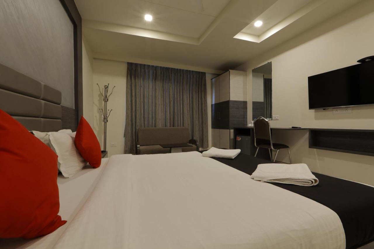 Hotel Unity Ahmedabad Bagian luar foto