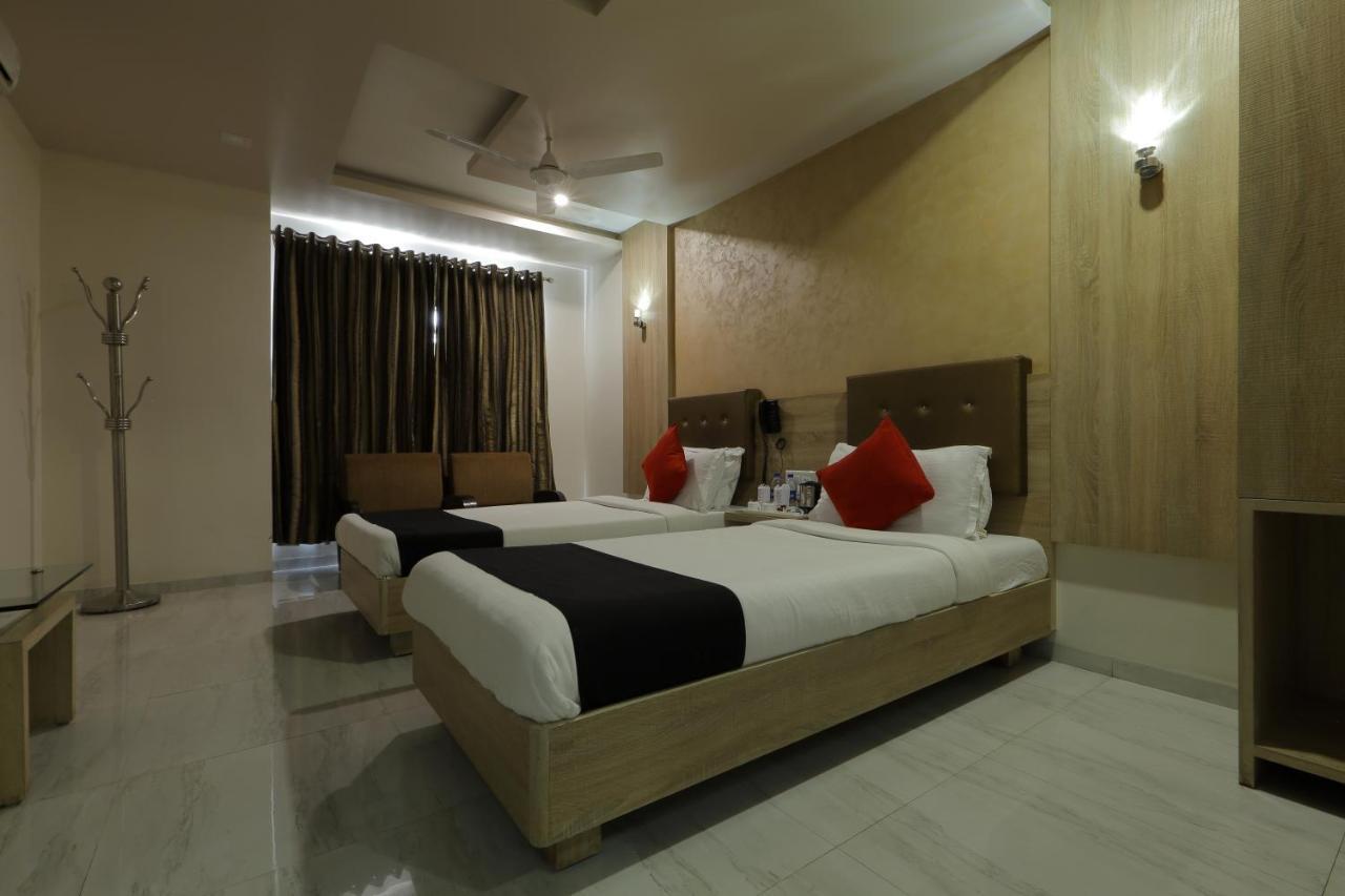 Hotel Unity Ahmedabad Bagian luar foto