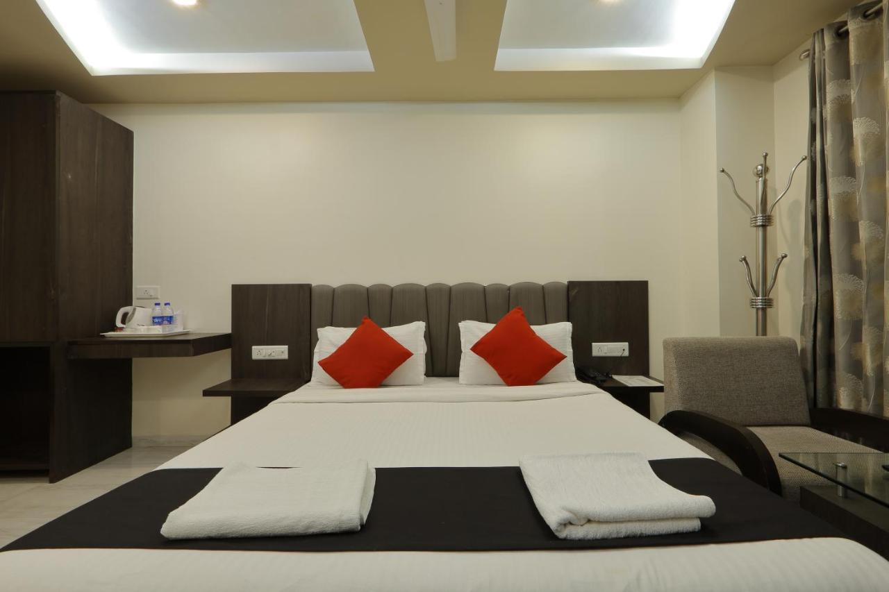 Hotel Unity Ahmedabad Bagian luar foto