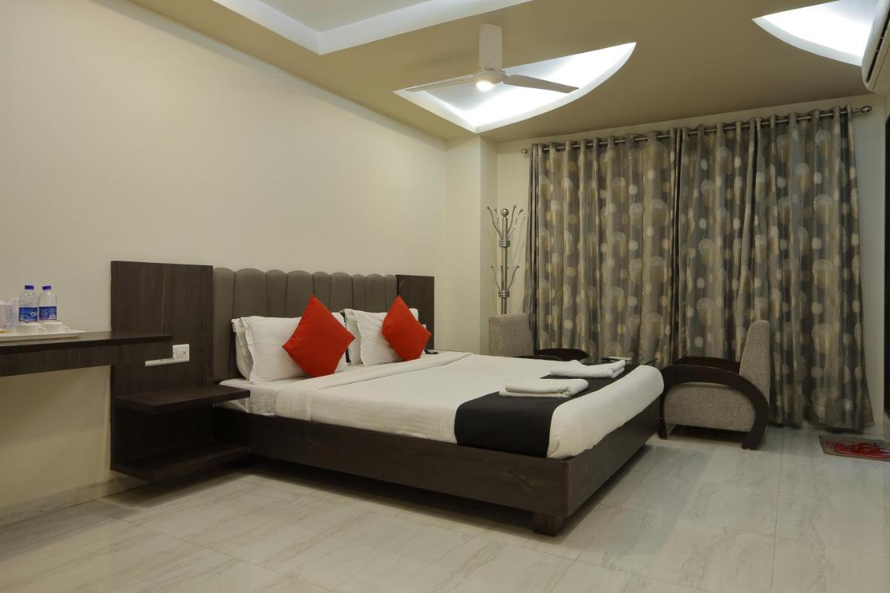 Hotel Unity Ahmedabad Bagian luar foto
