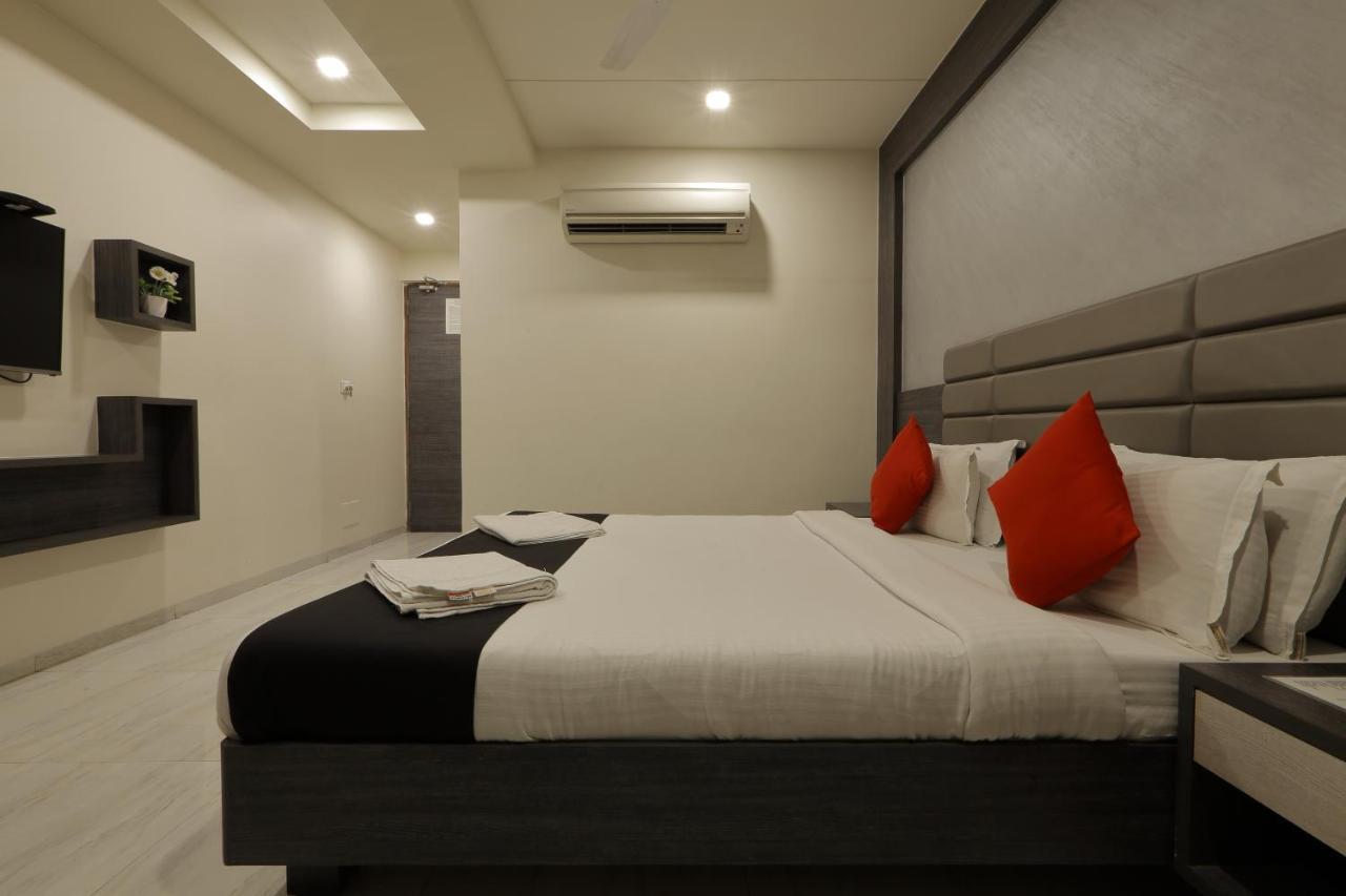 Hotel Unity Ahmedabad Bagian luar foto