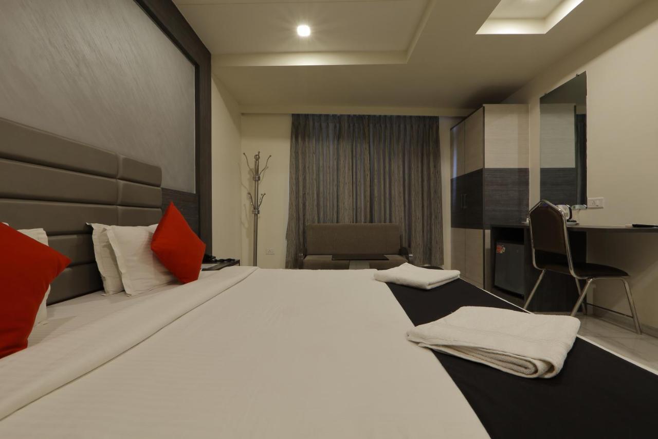 Hotel Unity Ahmedabad Bagian luar foto
