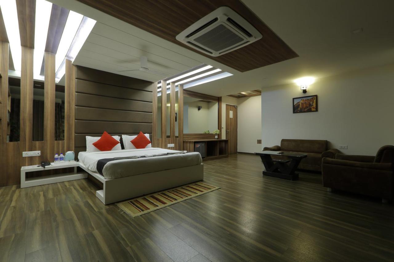 Hotel Unity Ahmedabad Bagian luar foto