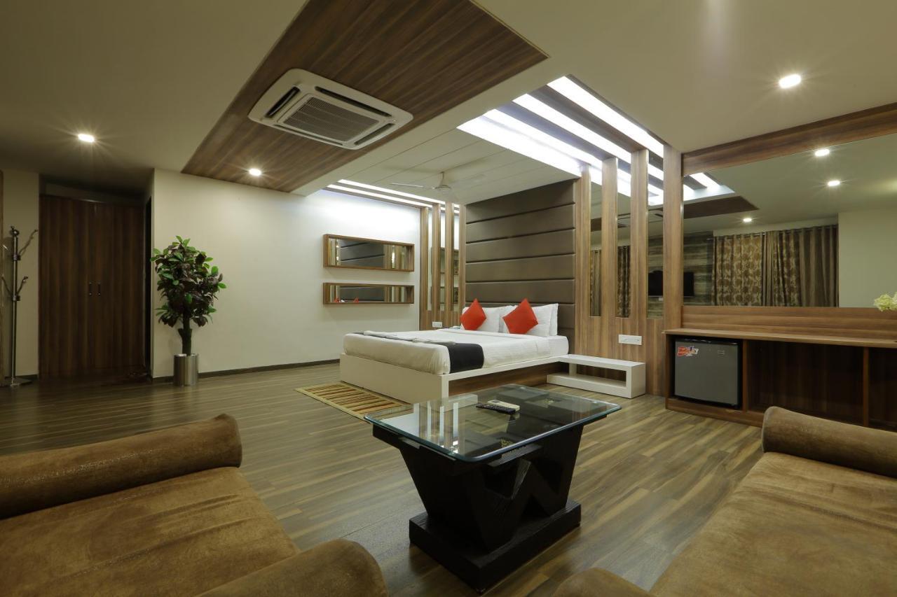 Hotel Unity Ahmedabad Bagian luar foto