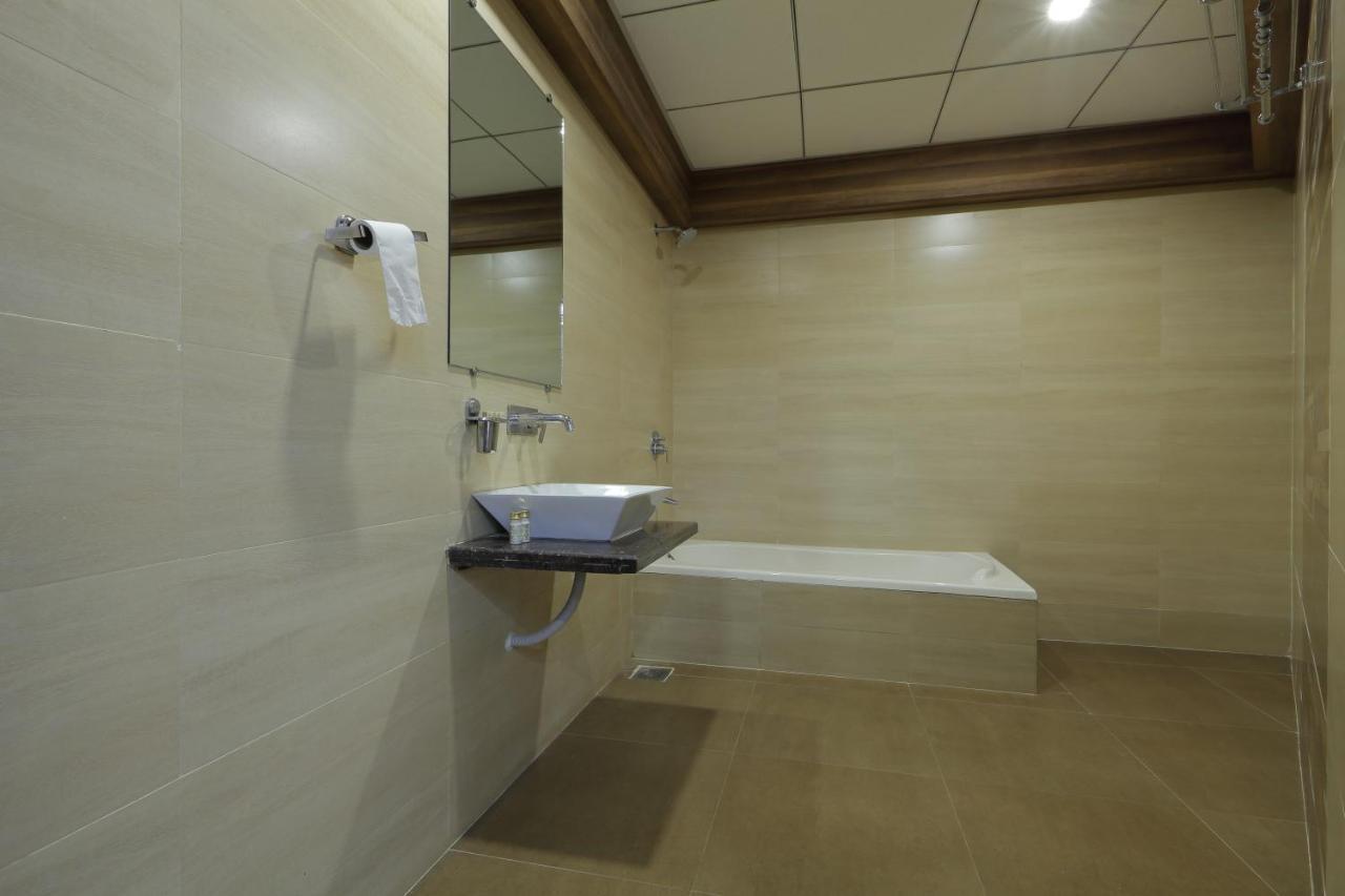 Hotel Unity Ahmedabad Bagian luar foto