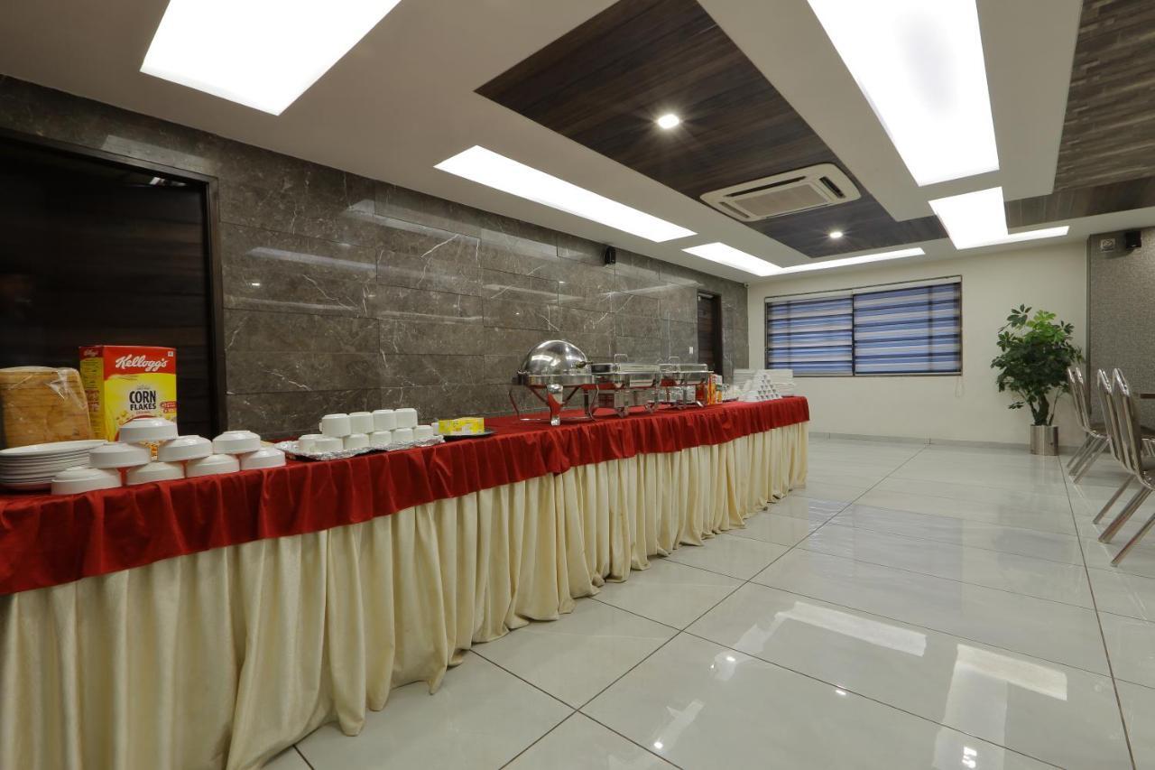 Hotel Unity Ahmedabad Bagian luar foto
