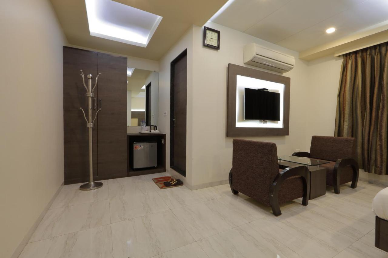 Hotel Unity Ahmedabad Bagian luar foto