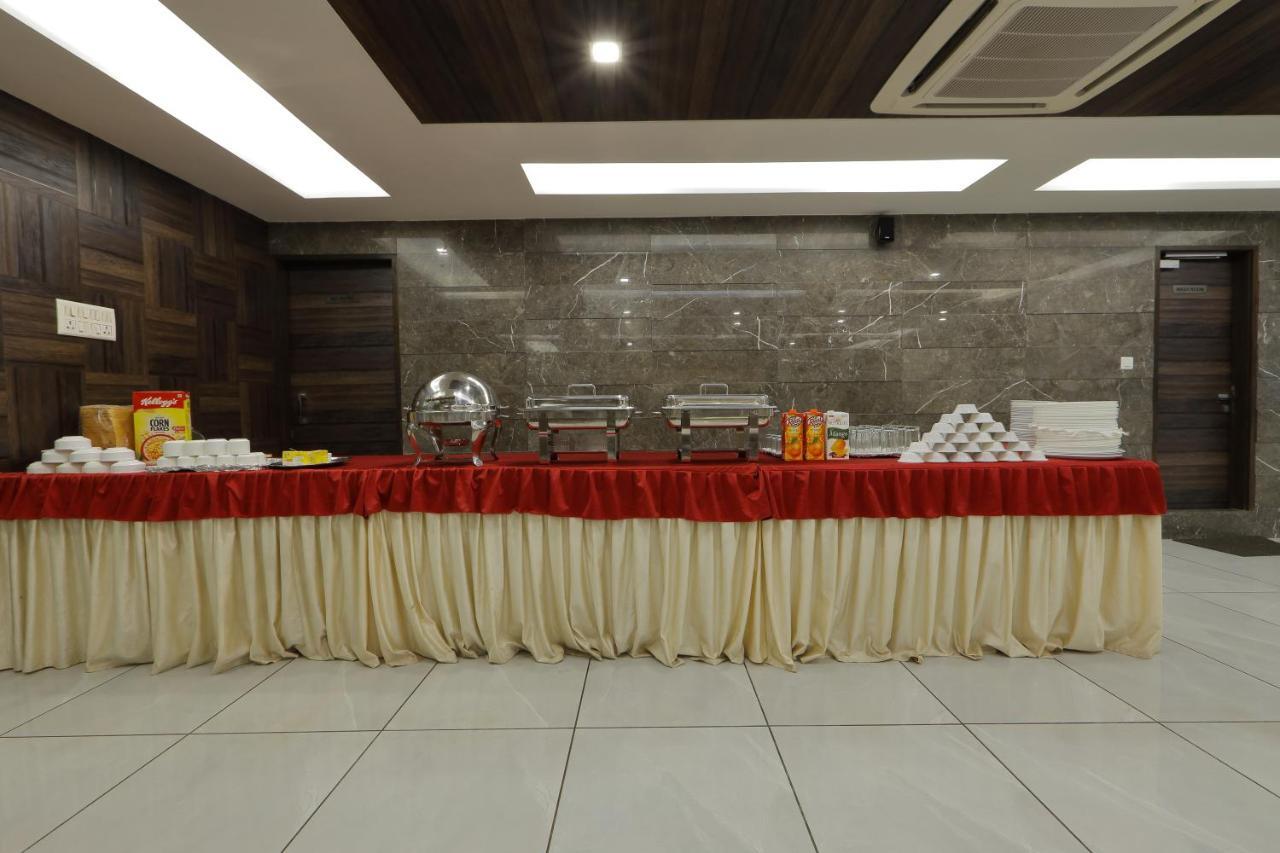 Hotel Unity Ahmedabad Bagian luar foto