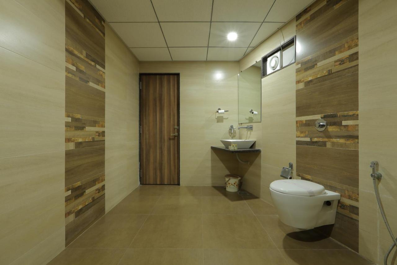 Hotel Unity Ahmedabad Bagian luar foto