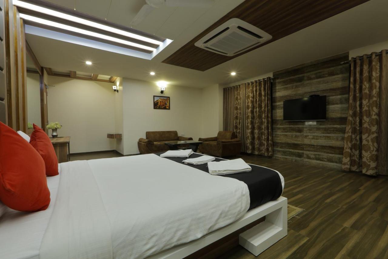 Hotel Unity Ahmedabad Bagian luar foto