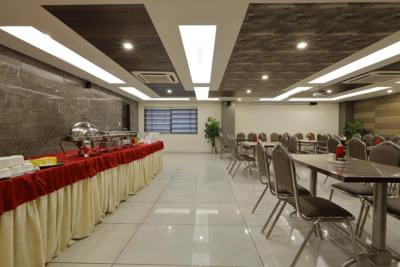 Hotel Unity Ahmedabad Bagian luar foto