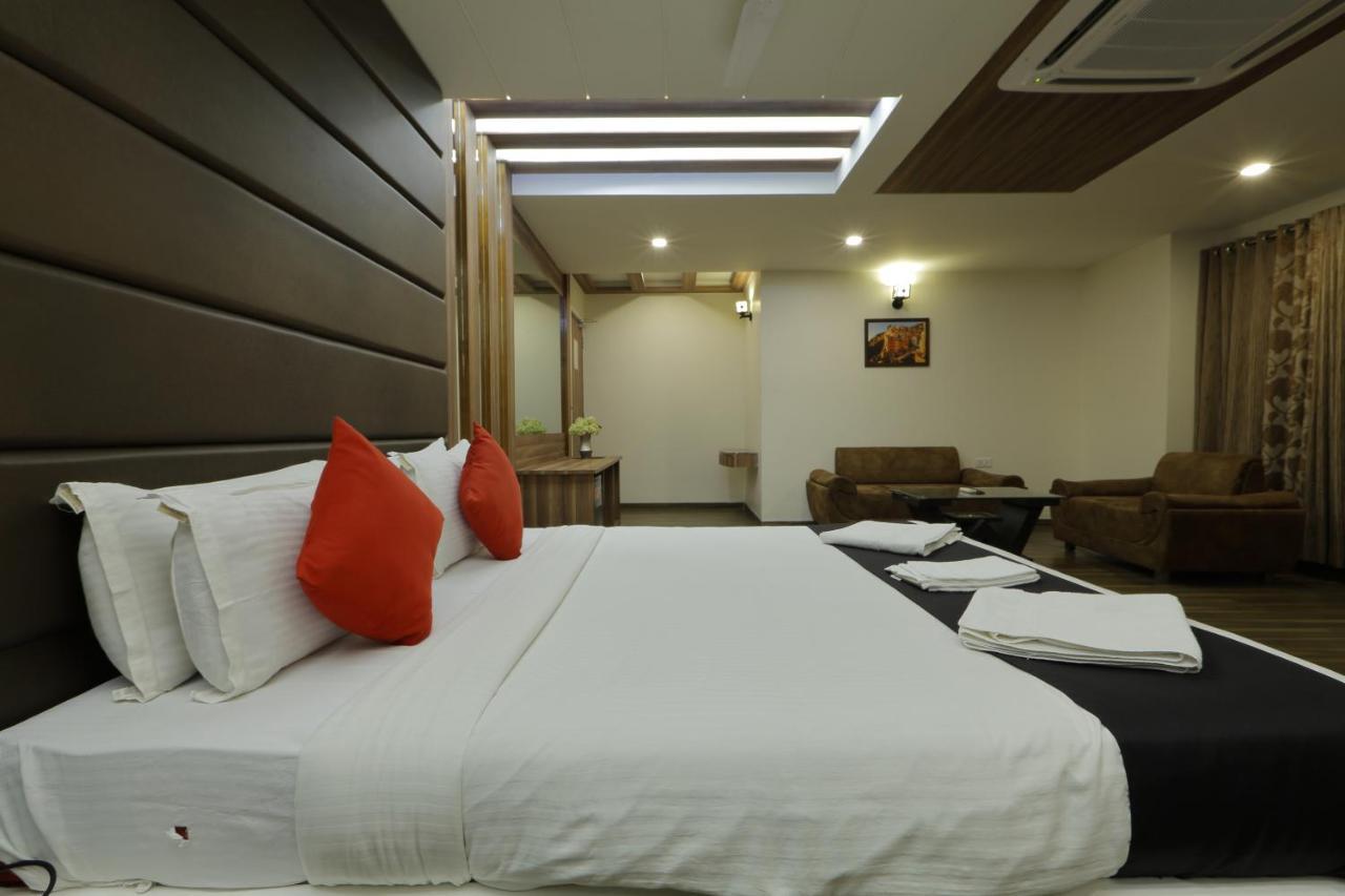 Hotel Unity Ahmedabad Bagian luar foto