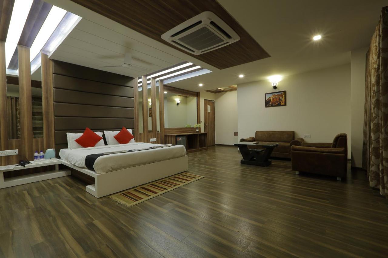 Hotel Unity Ahmedabad Bagian luar foto