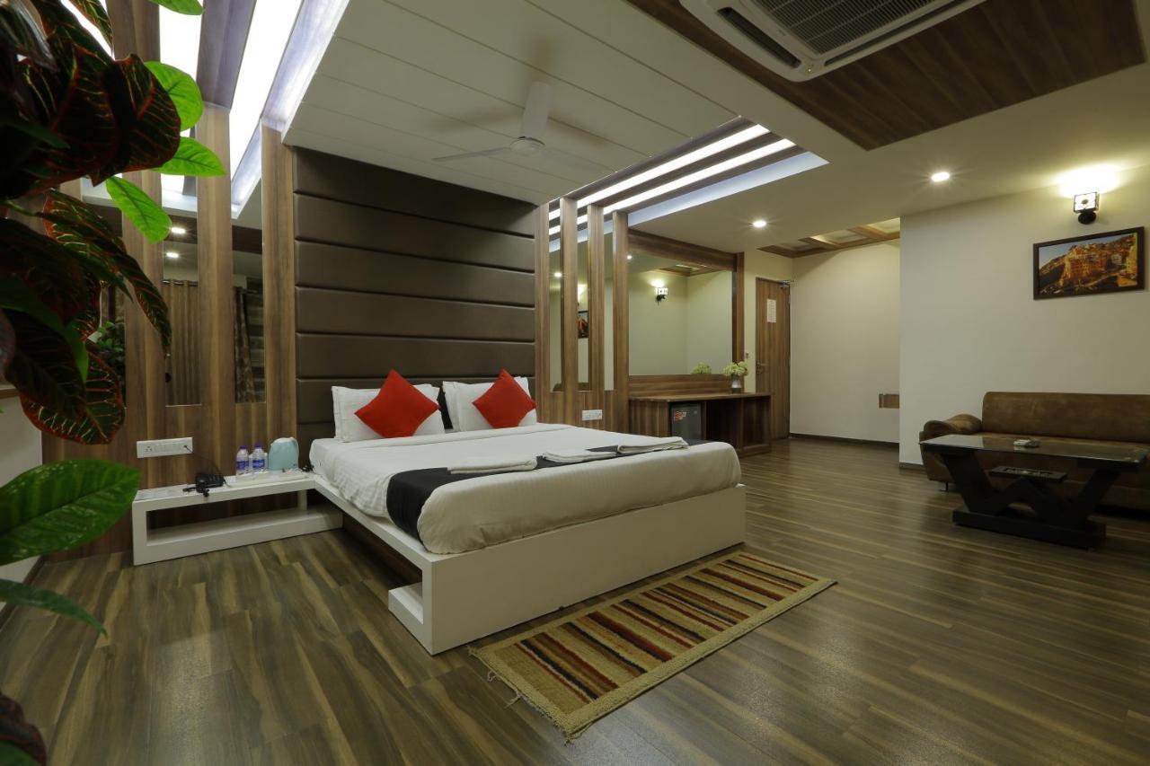 Hotel Unity Ahmedabad Bagian luar foto